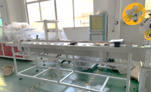 某國際知名高端美妝品牌定制模具雙標(biāo)站平面貼標(biāo)機(jī)定制